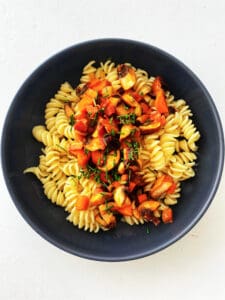 Mehr über den Artikel erfahren Fusilli mit Gemüse und Speck