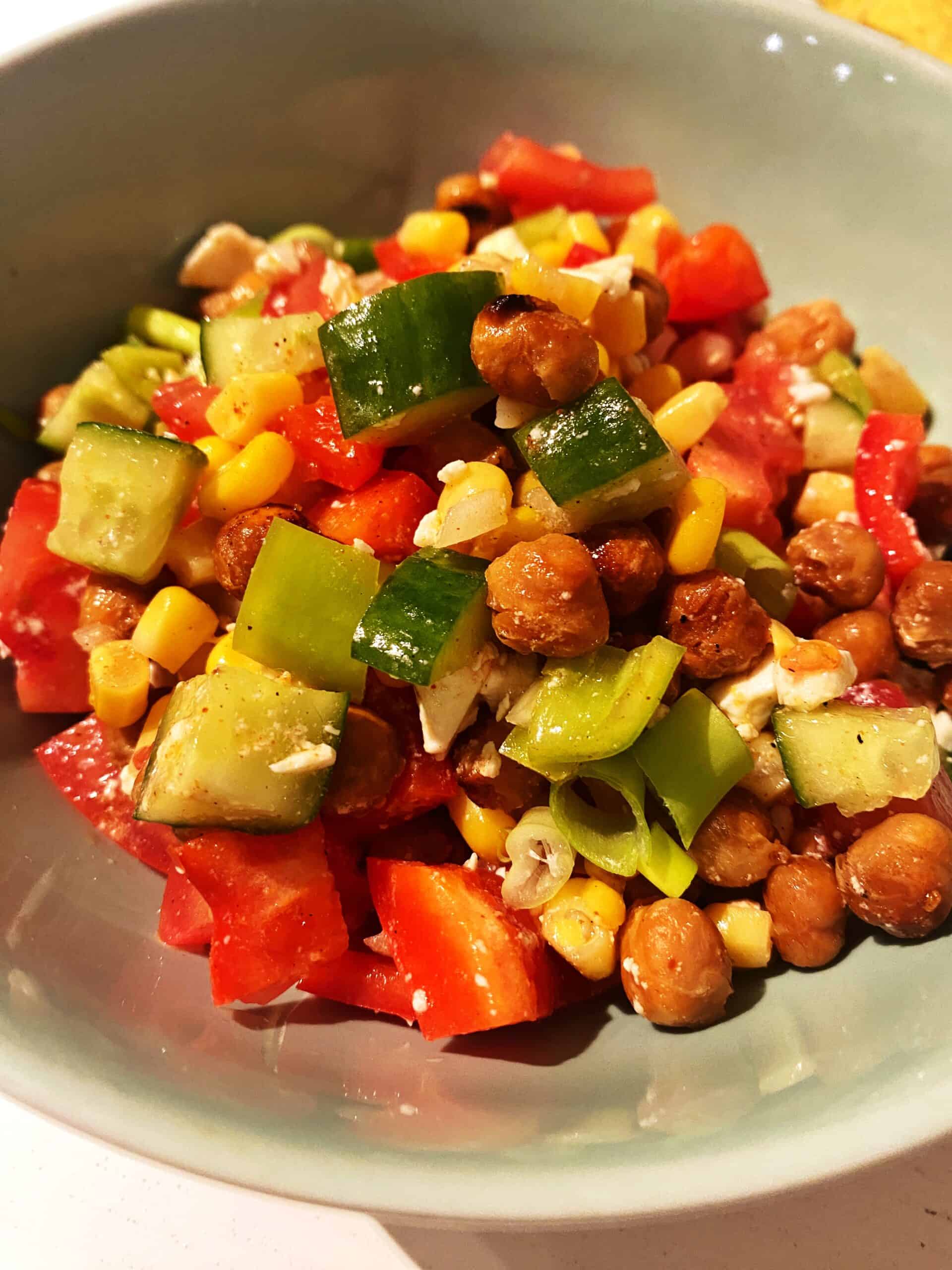 Mehr über den Artikel erfahren Kichererbsensalat mit Feta