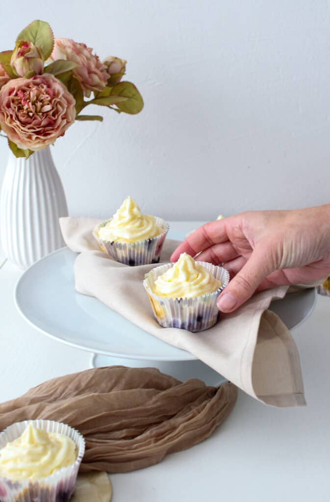 Karottenmuffins mit Frischkäse-Kokos-Frosting