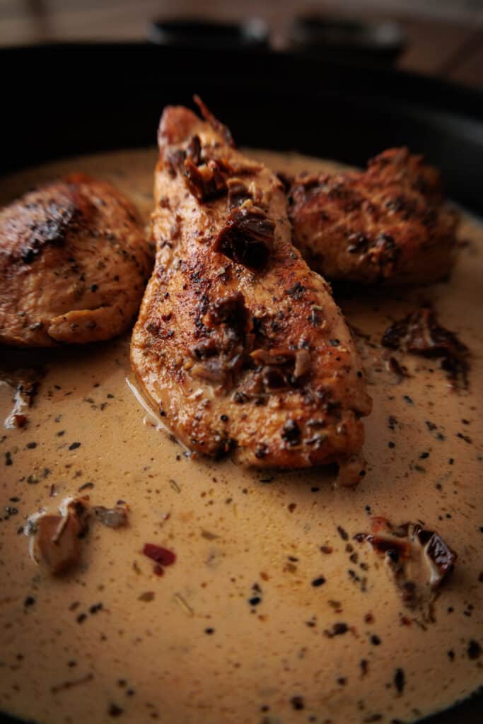Hähnchen mit sonnengereiften getrockneten Tomaten