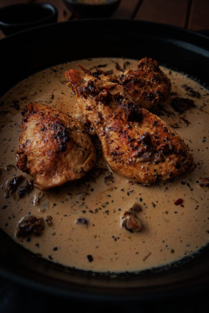 Hähnchen mit sonnengereiften getrockneten Tomaten