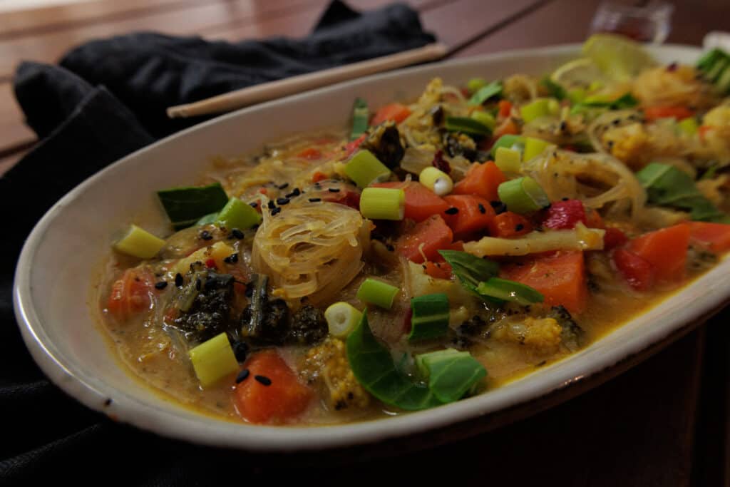 Currysuppe mit Gemüse - inthekitchenwithsina.de