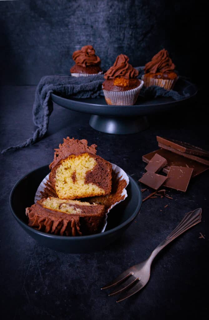 Marmorcupcakes mit Schokofrosting - inthekitchenwithsina.de