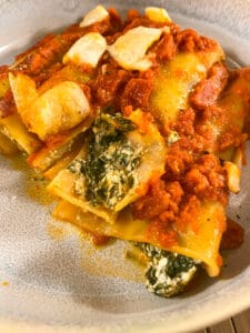Cannelloni mit Ricotta und Babyspinat