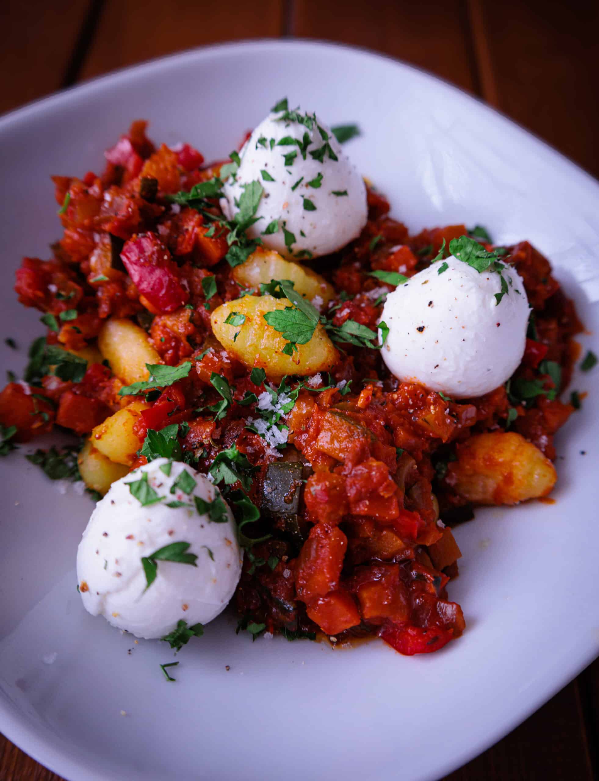 Du betrachtest gerade Gnocchi mit Tomatensauce und Gemüse (vegetarisch)