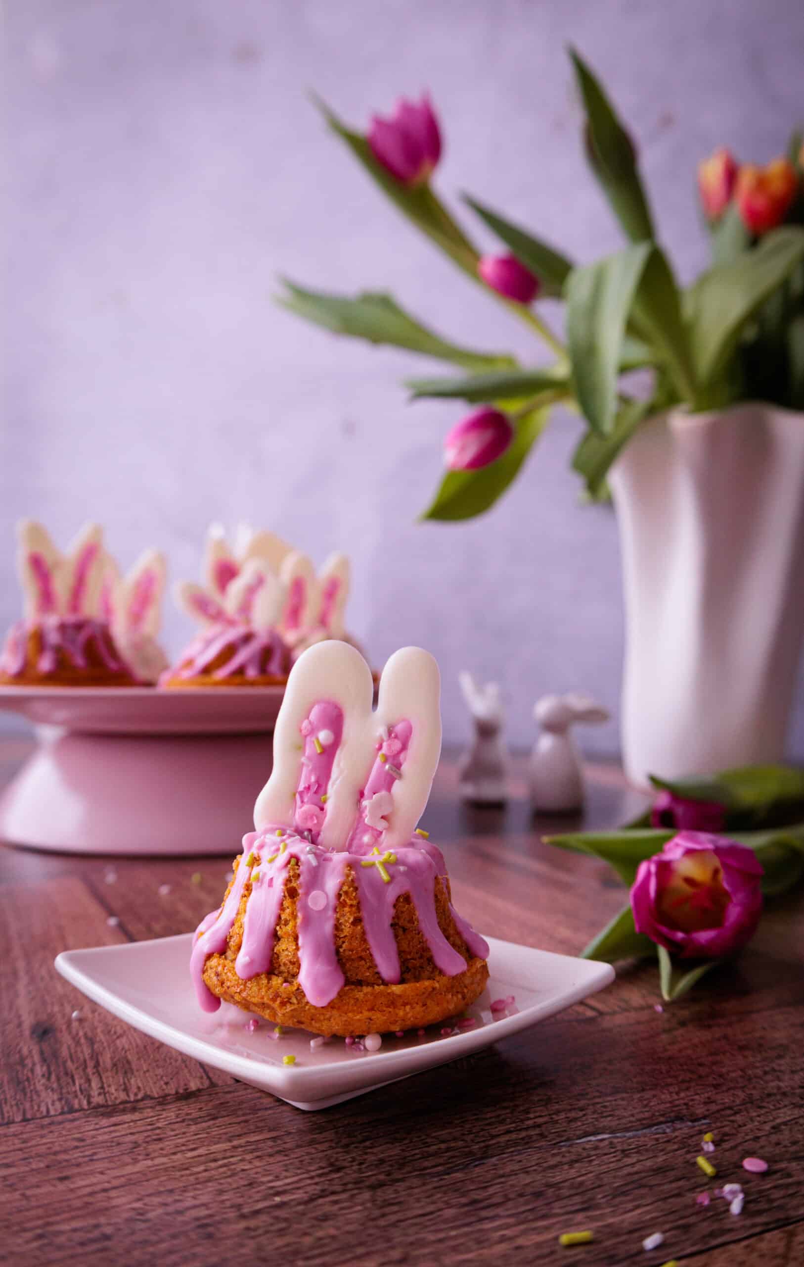 Osterhasen Minigugelhupf - inthekitchenwithsina.de