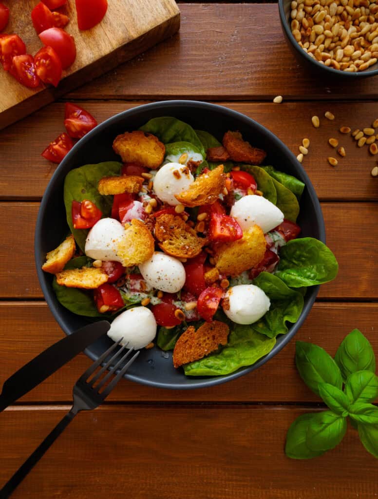 Spinatsalat mit Burrata