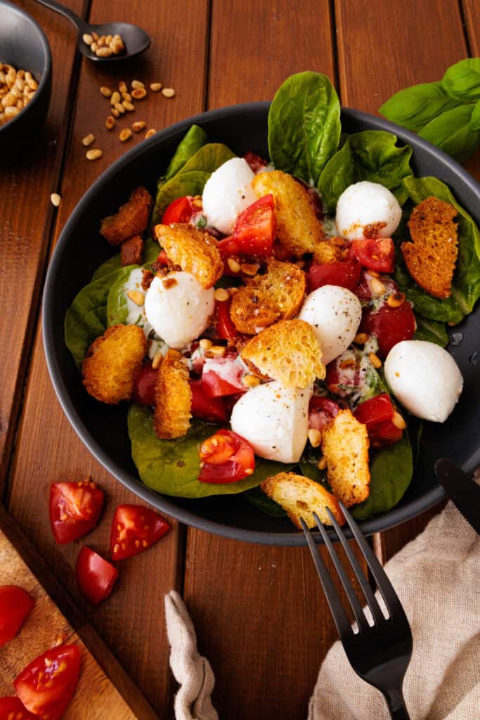 Spinatsalat mit Burrata