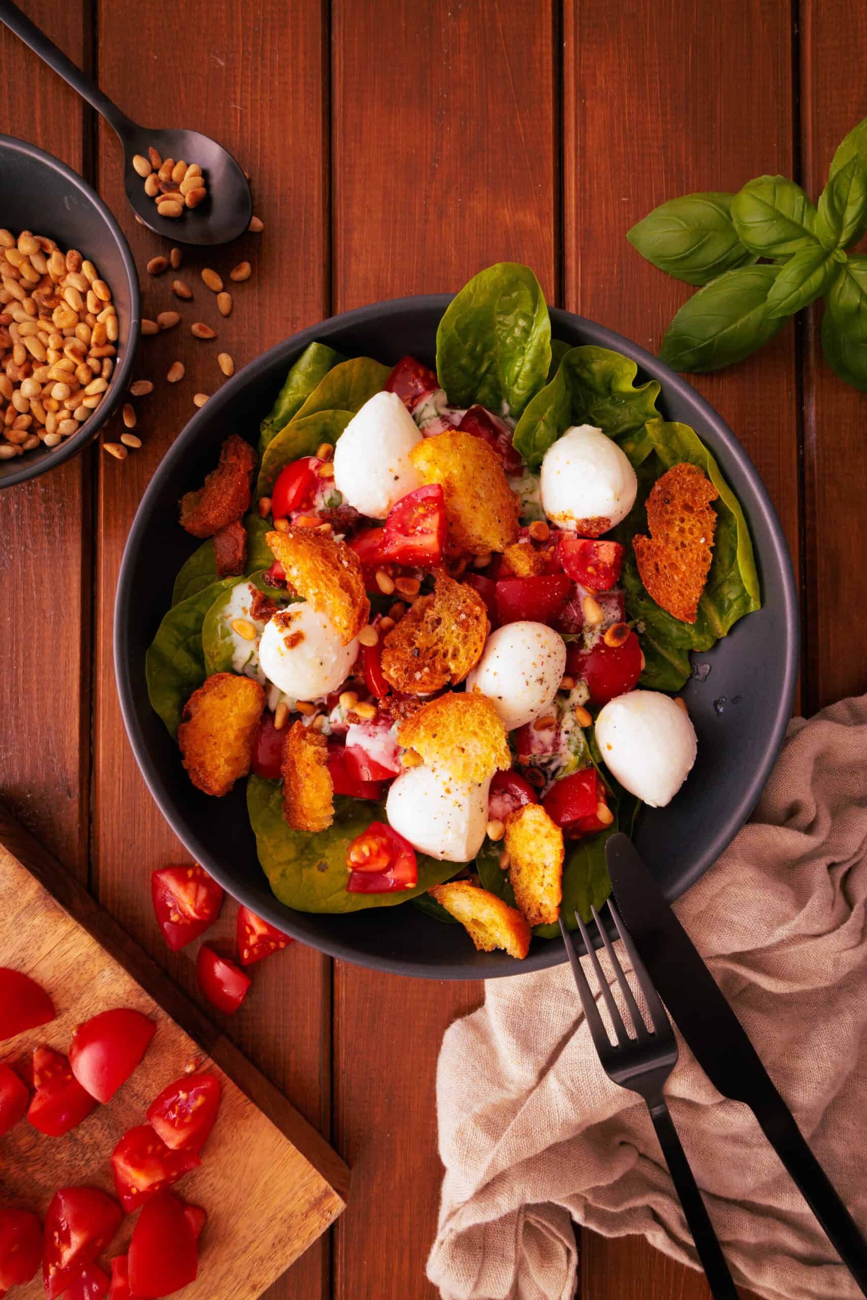 Mehr über den Artikel erfahren Spinatsalat mit Burrata