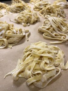 Mehr über den Artikel erfahren Pastateig für Spaghetti und Tagliatelle