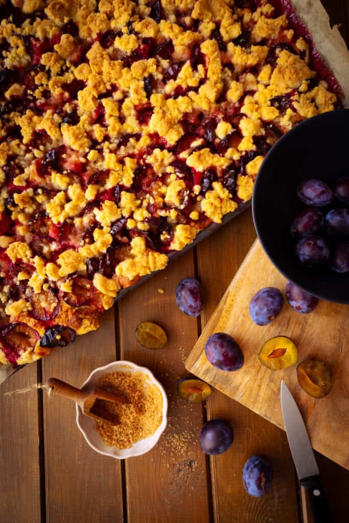 Saftiger Zwetschgen-Blechkuchen