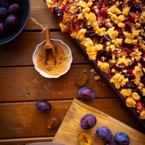 Saftiger Zwetschgen-Blechkuchen