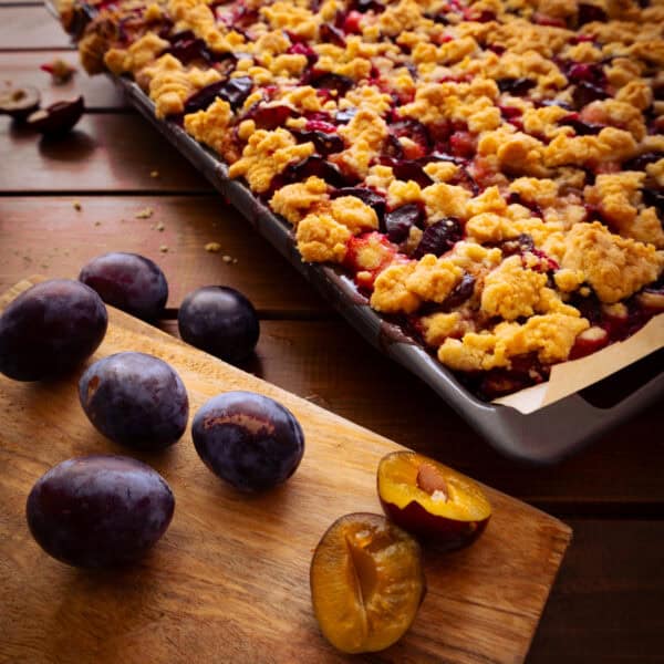 Saftiger Zwetschgen-Blechkuchen