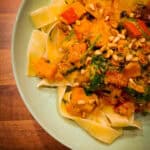 Tagliatelle mit Salsiccia und Blattspinat