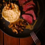 Rückwärtsgegartes Rinderfilet Pastinakenpüree Bimi Pilzrahmsoße
