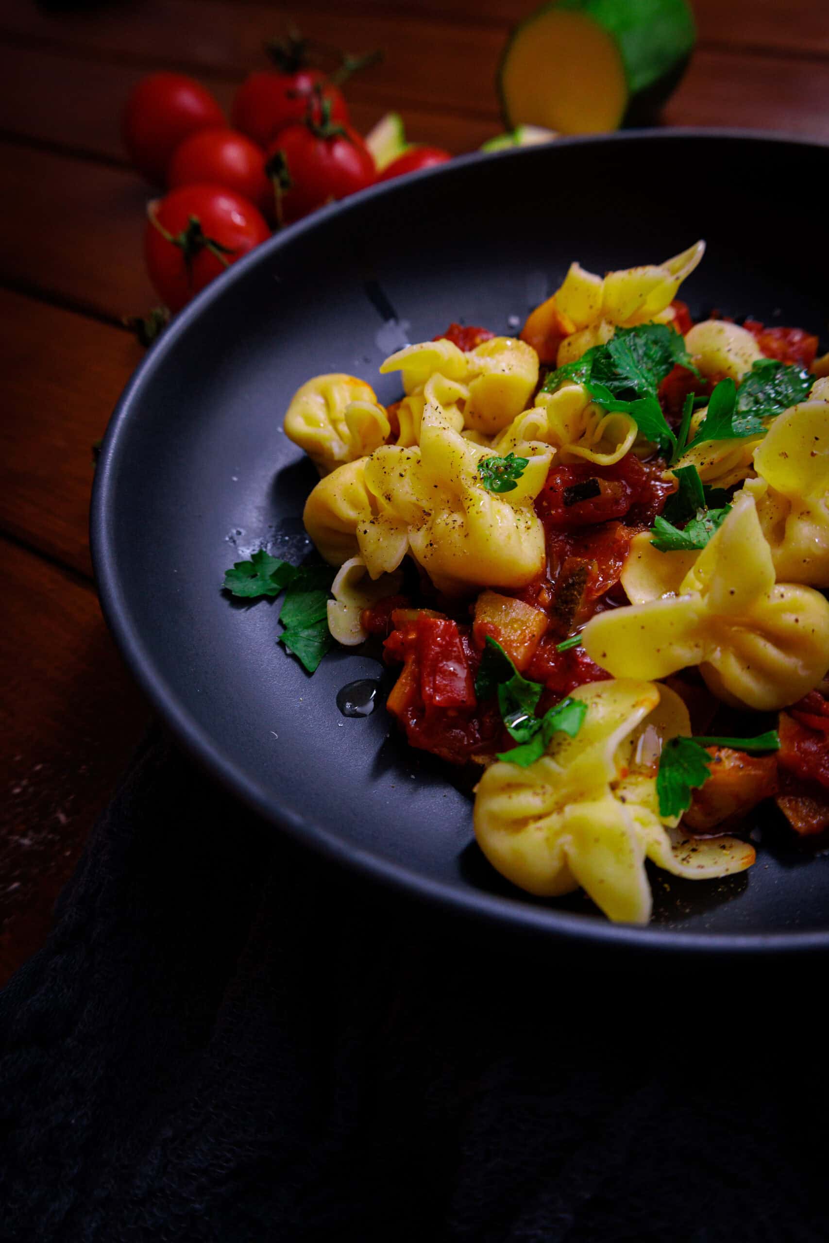 Mediterrane Fagottini mit Gemüse-Soße
