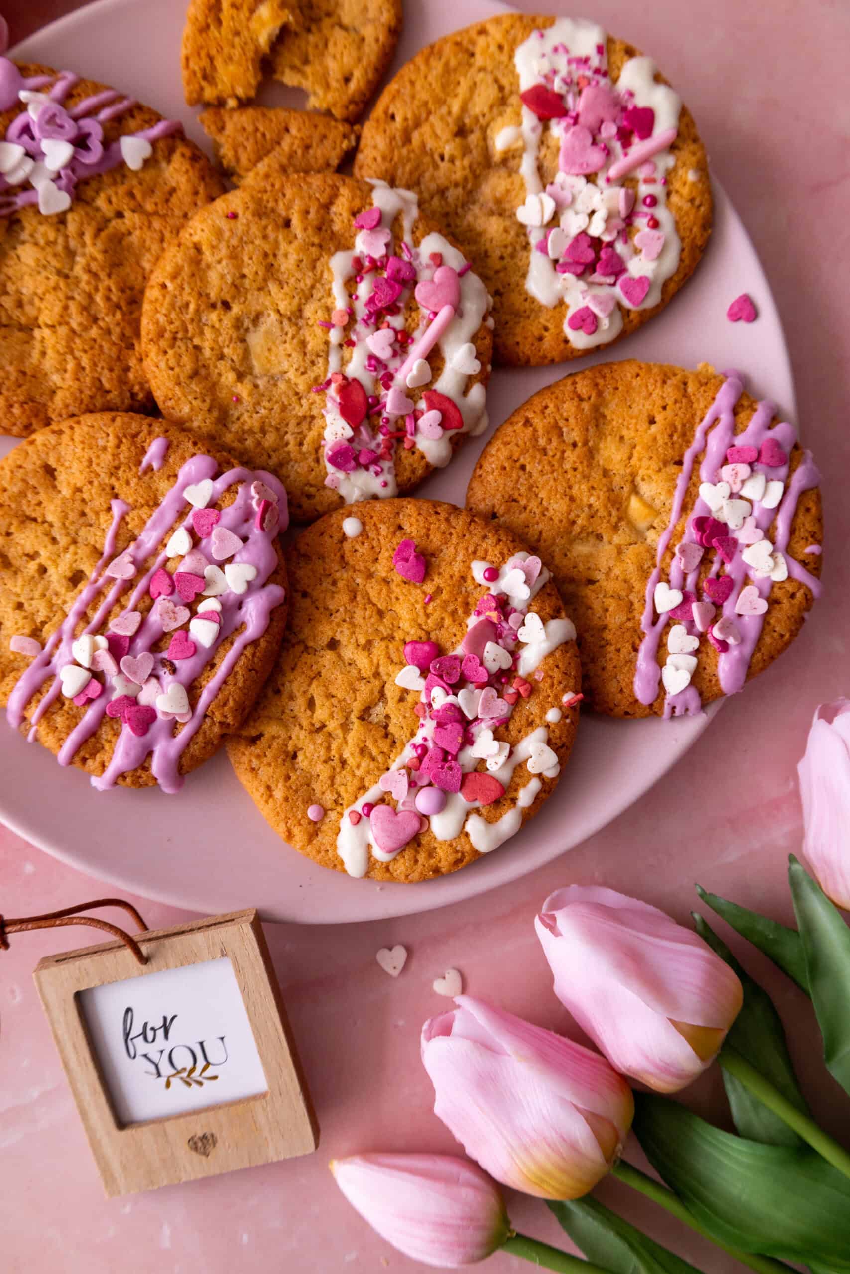 Weiße Cookies mit weißen Schoko-Chunks