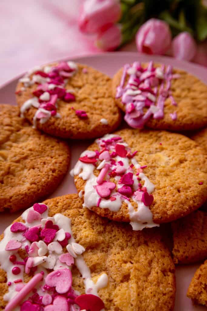 Weiße Cookies mit weißen Schokochunks