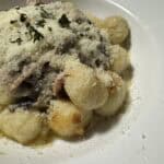 Sahnesoße mit Kochschinken, Pilzen und Parmesan
