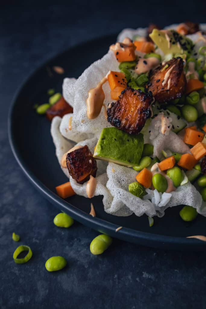 frittierte Reispapierhäppchen mit Lachs