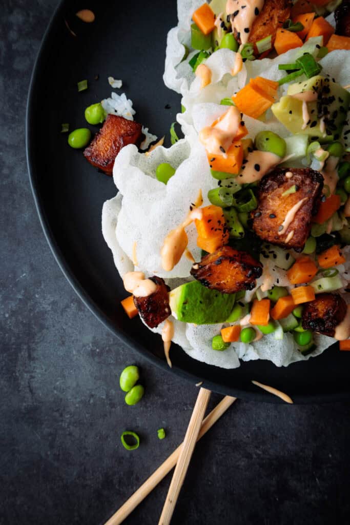 frittierte Reispapierhäppchen mit Lachs