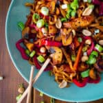 Gebratene Nudeln mit Hühnchen