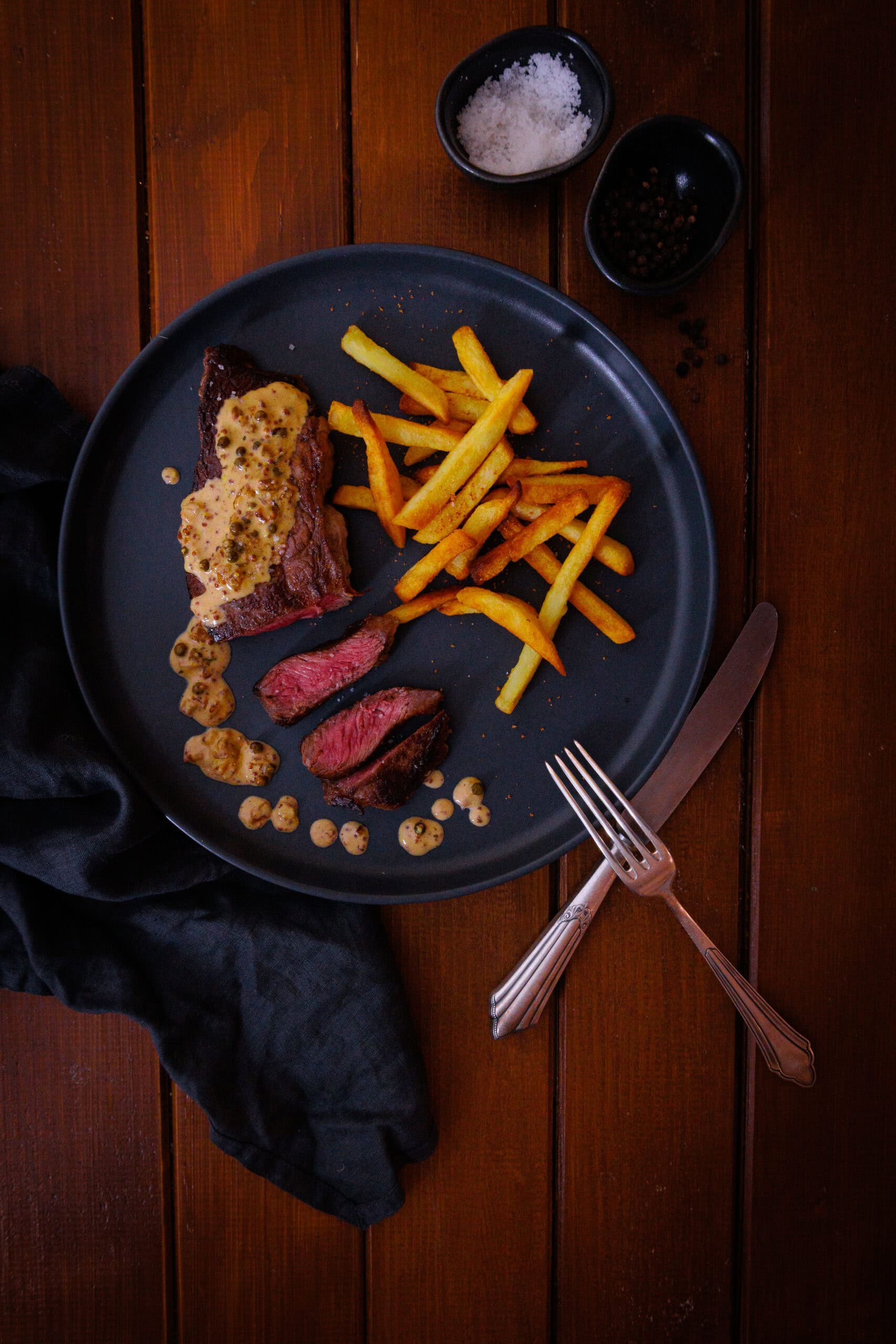 Du betrachtest gerade Steak mit grüner Pfeffersauce