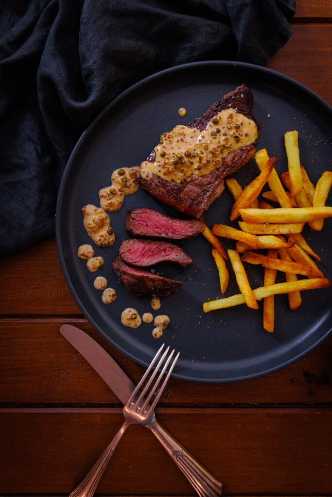 Steak mit grüner Pfeffersauce