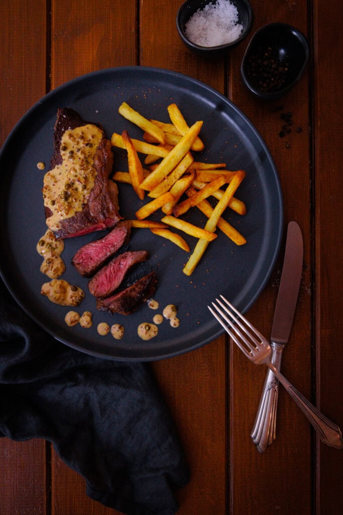 Steak mit grüner Pfeffersauce