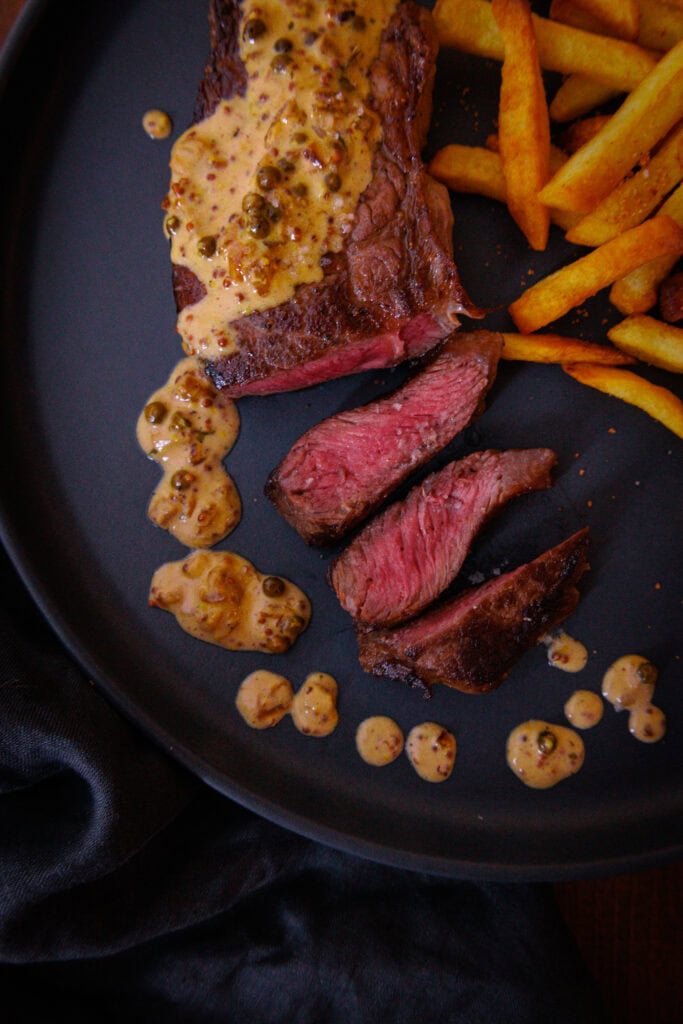 Steak mit grüner Pfeffersauce