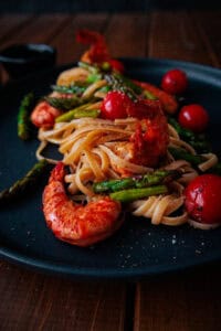Pasta mit Garnelen und grünem Spargel