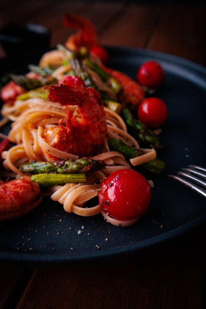 Pasta mit Garnelen und grünem Spargel
