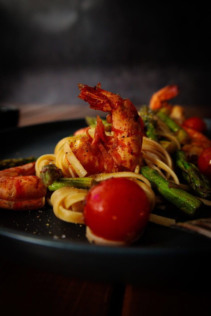 Pasta mit Garnelen und grünem Spargel
