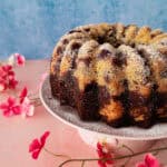 Marmorkuchen mit Kirschen