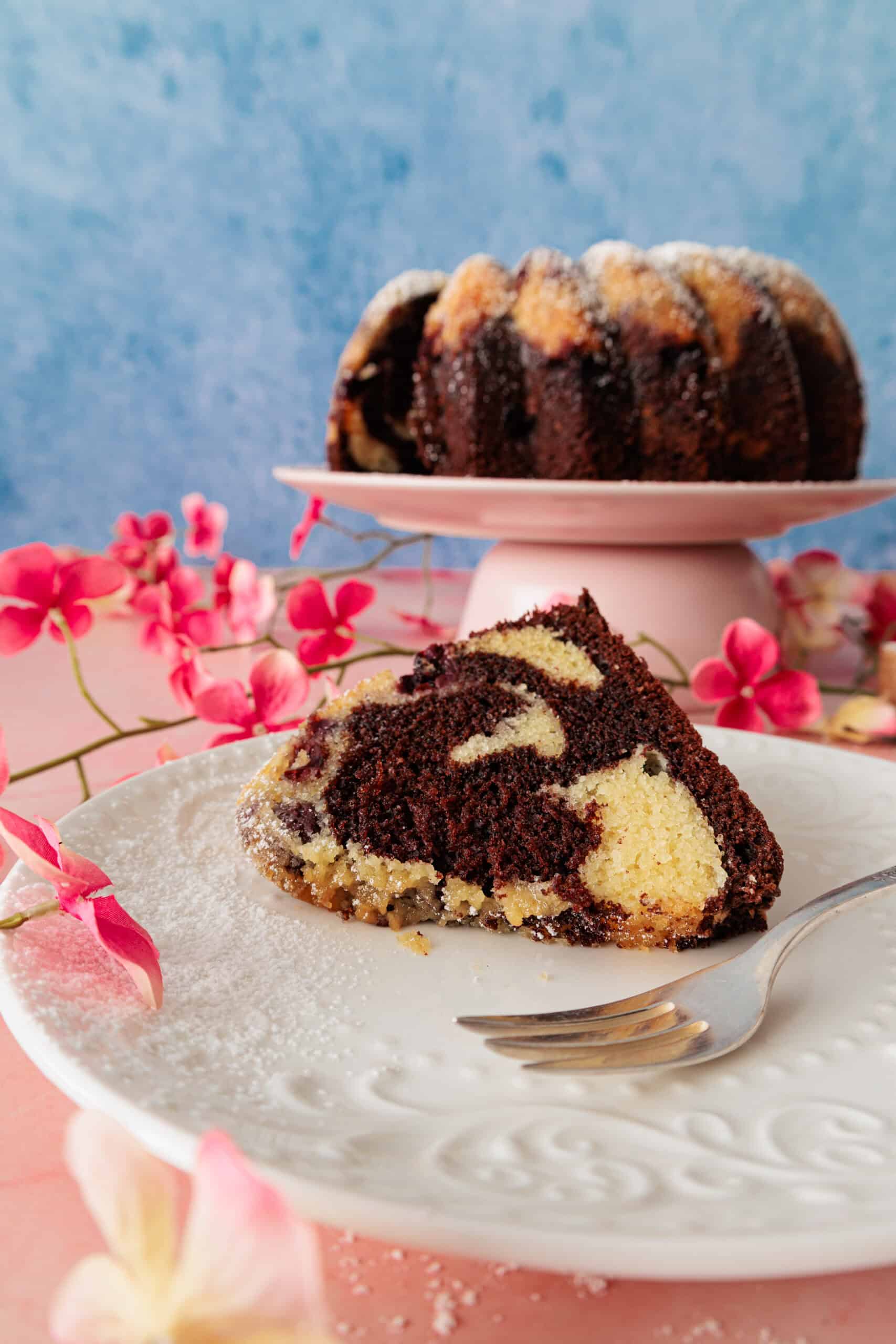 Marmorkuchen mit Kirschen