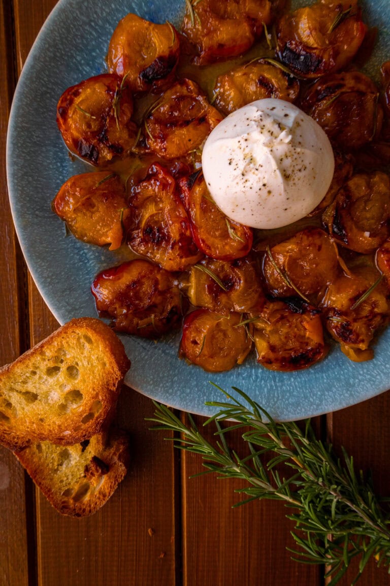 Ofenaprikosen mit Burrata