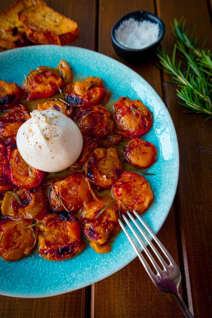 Ofenaprikosen mit Burrata