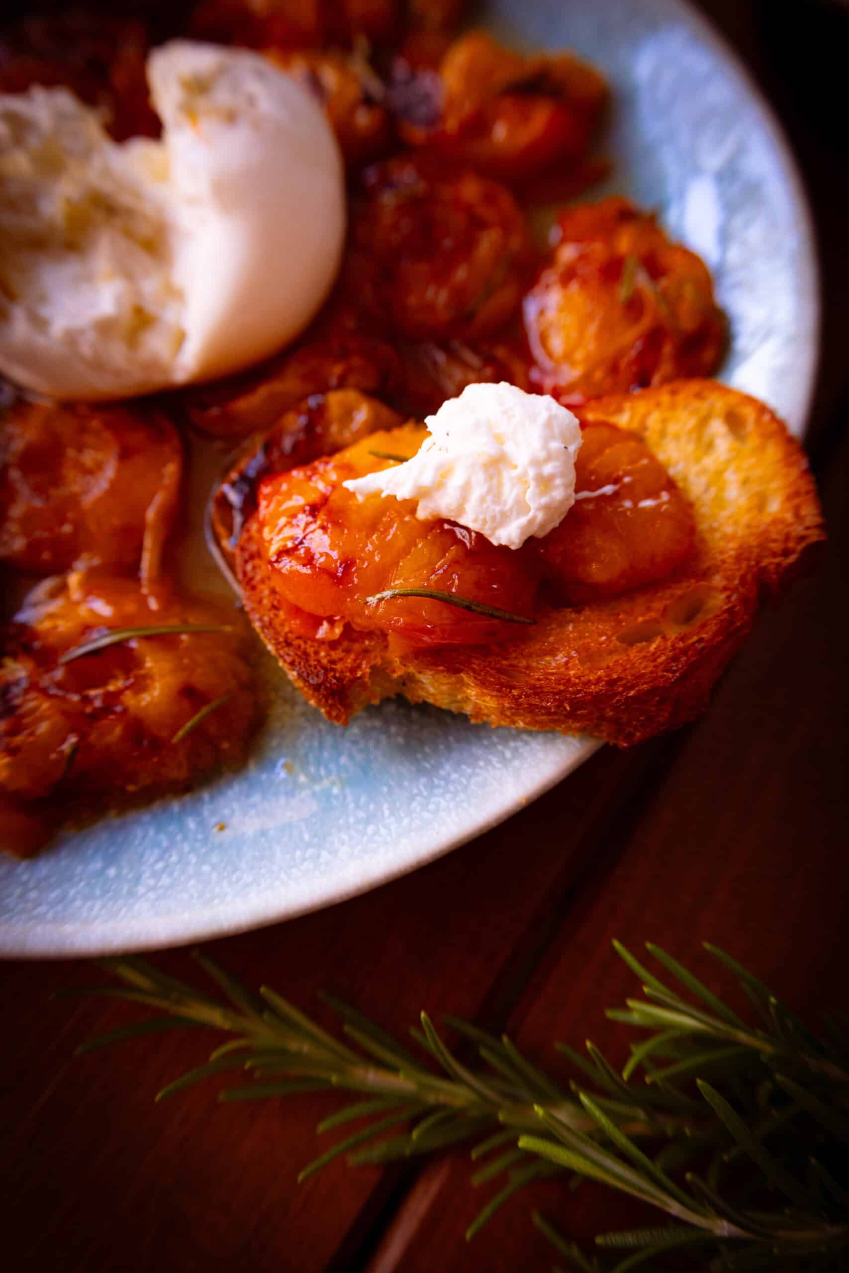 Ofen-Aprikosen mit Burrata