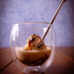 Eiskaffee mit Snickers-Eis