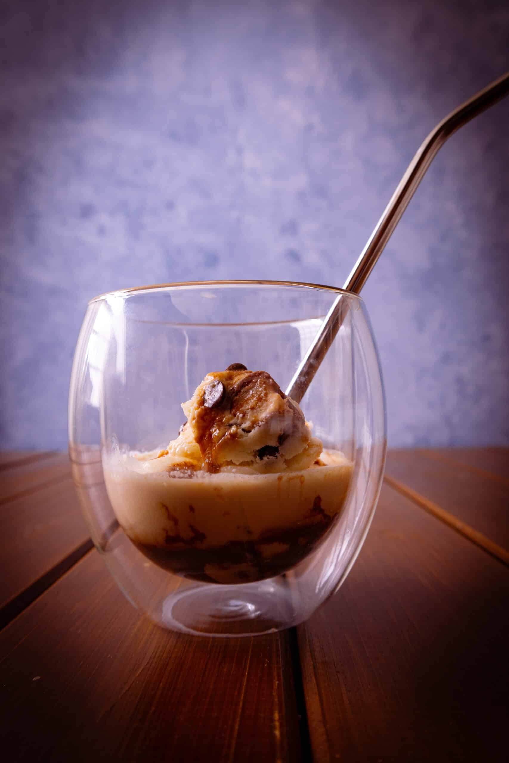 Du betrachtest gerade Eiskaffee mit Snickers-Eis