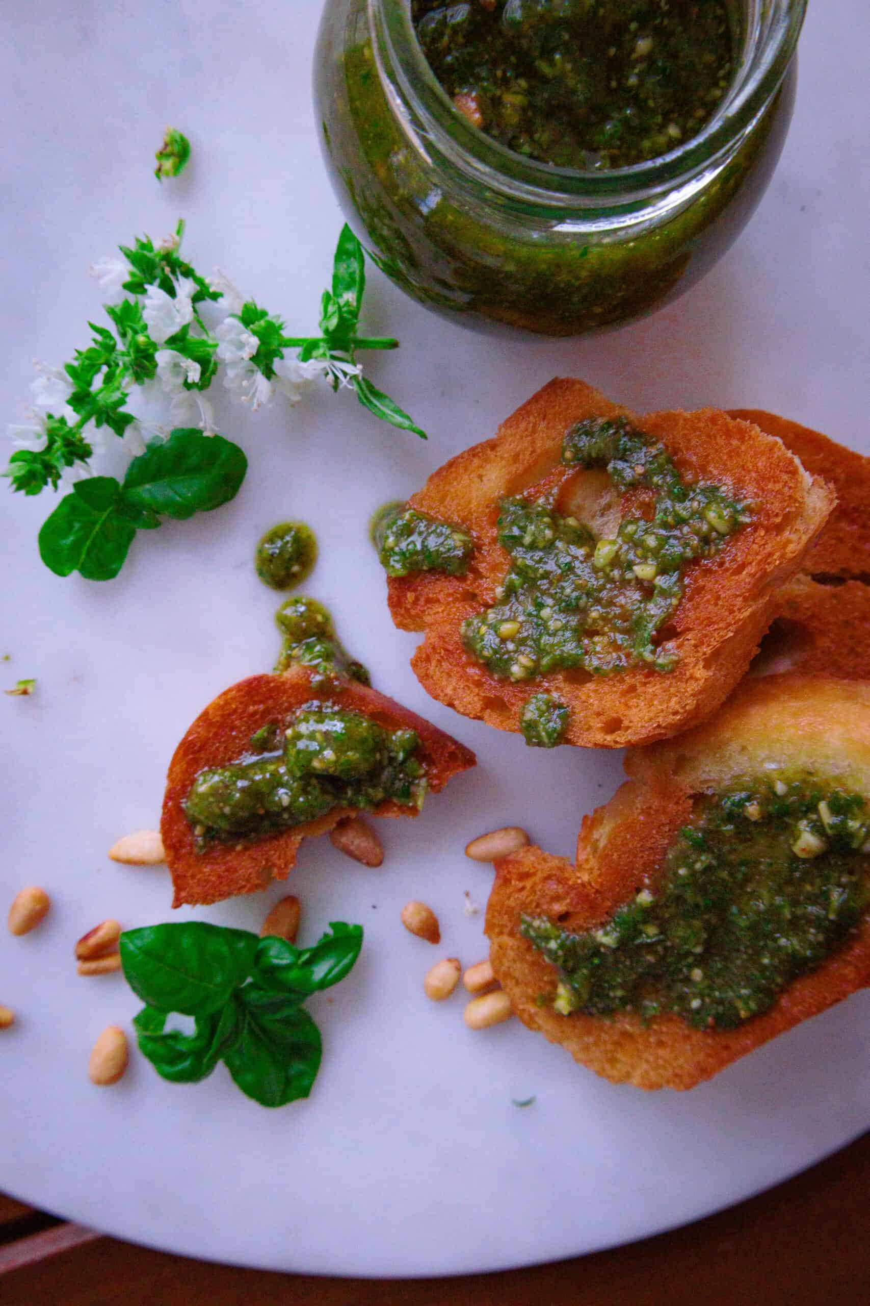 Mehr über den Artikel erfahren Veganes Basilikumpesto