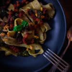 Pasta mit Basilikumpesto und Pancetta