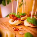Schnelles Fingerfood mit rotem Pesto