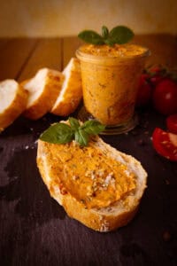 Tomaten-Kräuter-Butter aus dem Thermomix – Mediterrane Grillbutter in 5 Minuten
