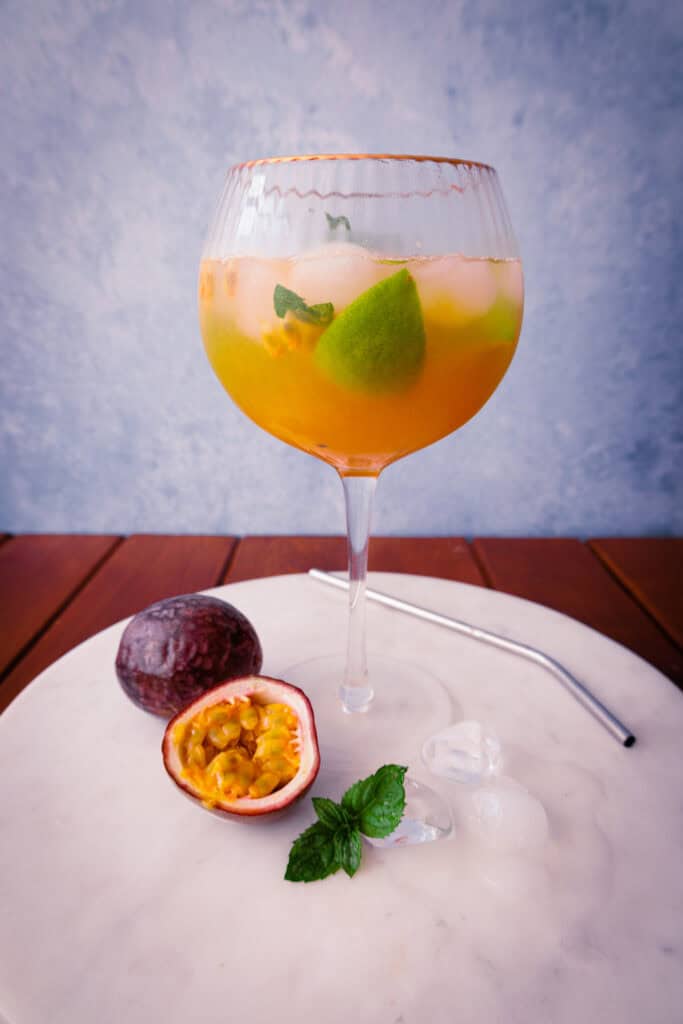 Alkoholfreier Mojito mit Maracuja