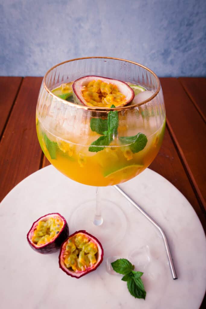 Alkoholfreier Mojito mit Maracuja