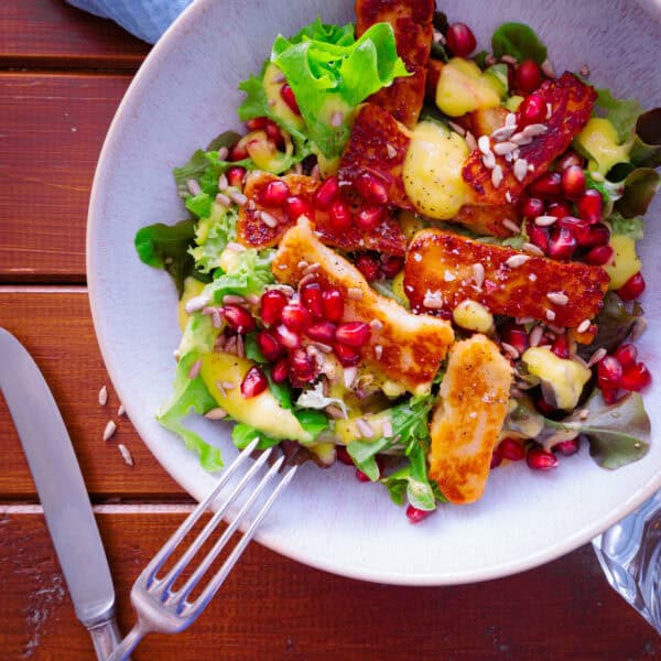 halloumi-salat-mangodressing