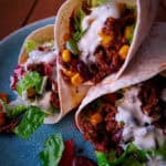 Hackfleisch mit Paprika, Tomaten, Kidneybohnen und Mais in der Pfanne