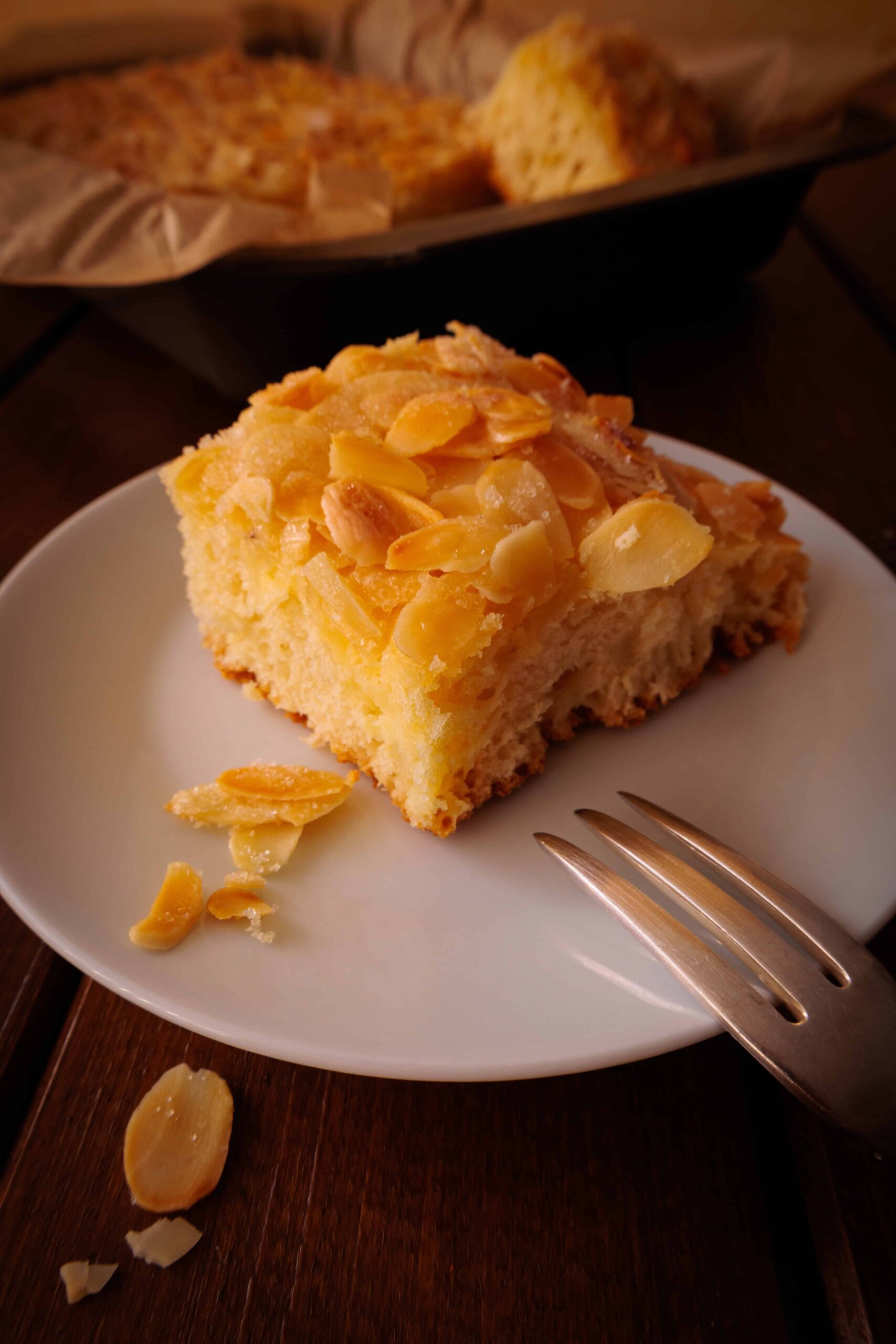 Fluffiger Butterkuchen vom Blech | Einfaches Rezept wie vom Bäcker ... Fluffiger Butterkuchen vom Blech | Einfaches Rezept wie vom Bäcker ...