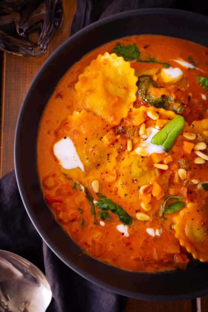 Suppe mit Tortellini